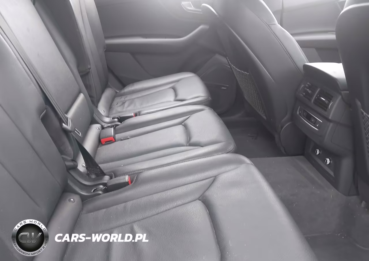 2018 Audi Q7 3.0T Premium VIN:WA1LAAF75JD043578 - 8