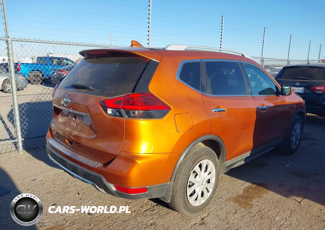 2017 Nissan Rogue S VIN:5N1AT2MTXHC836612 - 4