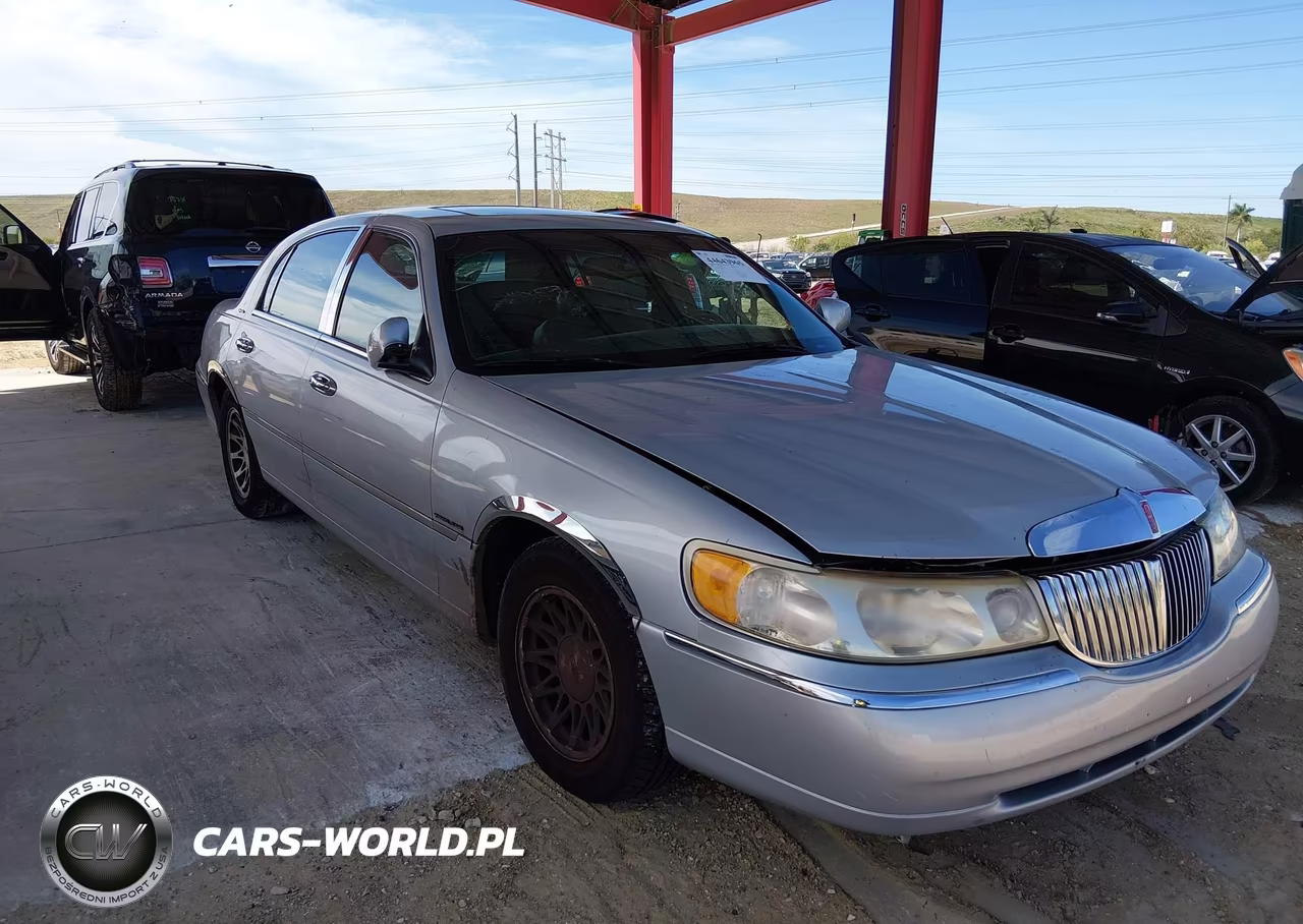 2000 Lincoln Town Car Signature