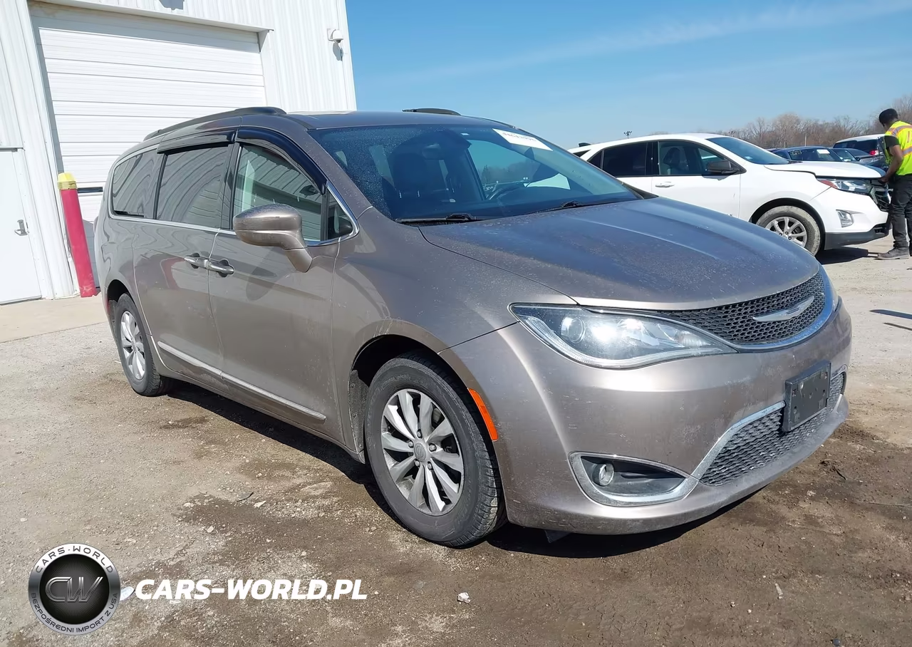 2017 Chrysler Pacifica Touring-L