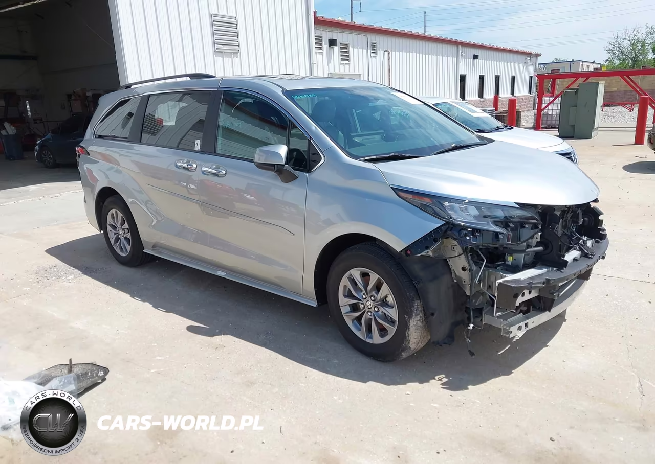 2025 Toyota Sienna Xle