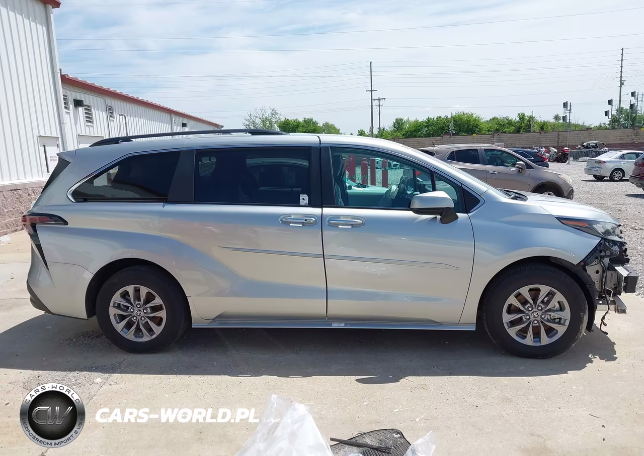 2025 Toyota Sienna Xle VIN:5TDJRKEC3SS246632 - 13