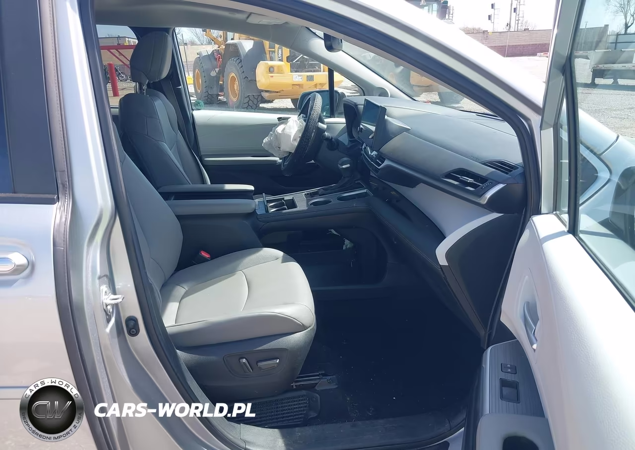 2025 Toyota Sienna Xle VIN:5TDJRKEC3SS246632 - 5