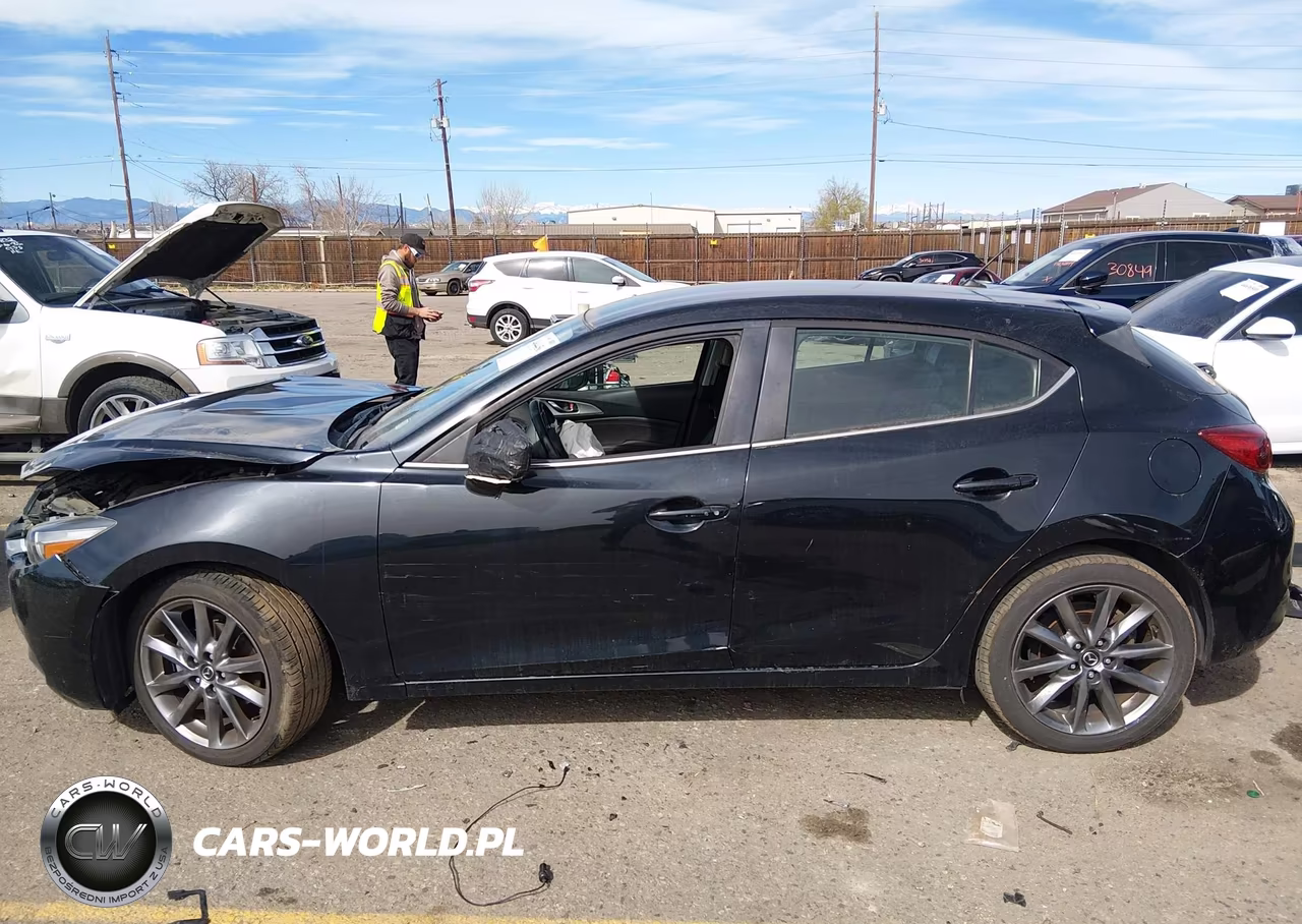 2018 Mazda Mazda3 Touring VIN:3MZBN1L31JM182387 - 15