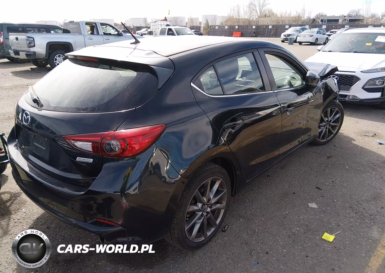 2018 Mazda Mazda3 Touring VIN:3MZBN1L31JM182387 - 4