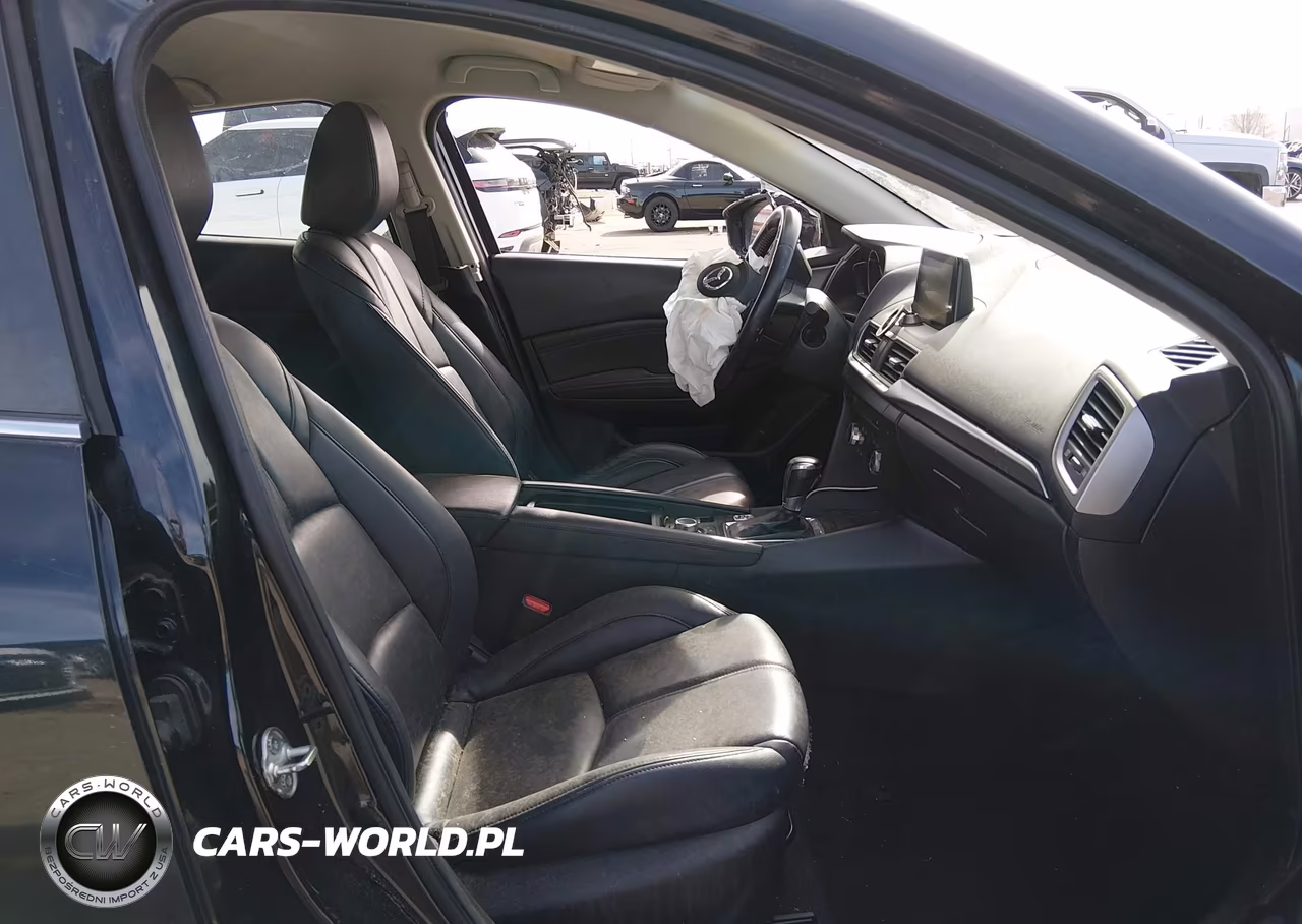 2018 Mazda Mazda3 Touring VIN:3MZBN1L31JM182387 - 5
