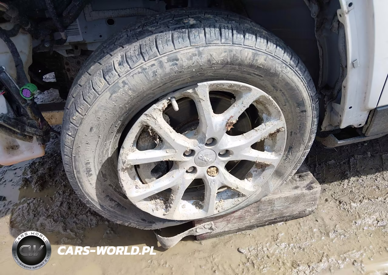 2014 Jeep Cherokee Latitude VIN:1C4PJMCB6EW308133 - 19