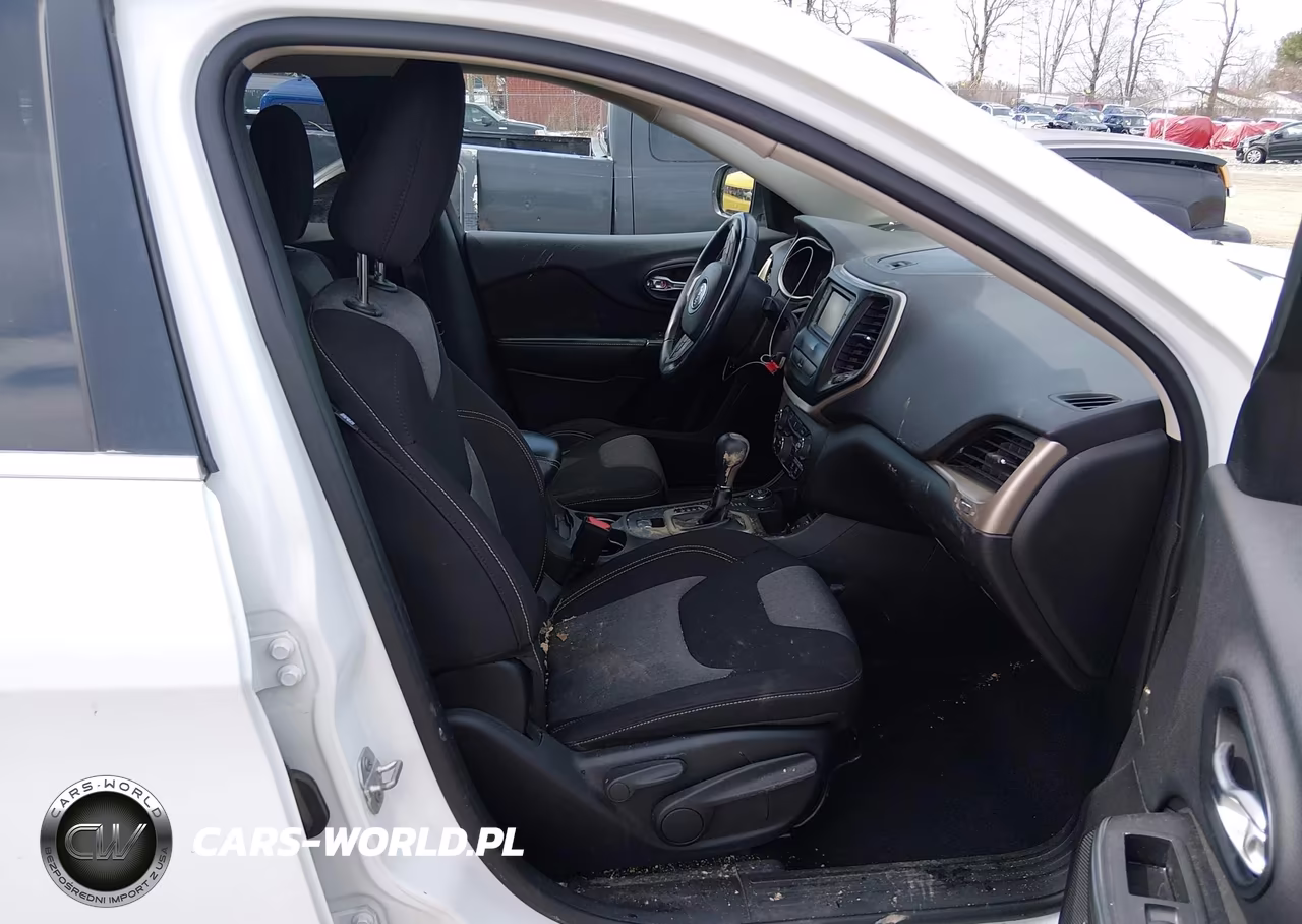2014 Jeep Cherokee Latitude VIN:1C4PJMCB6EW308133 - 5