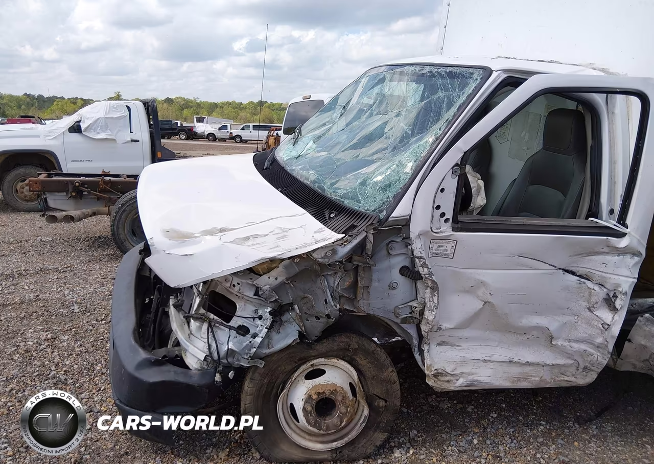 2018 Ford E-Series Cutaway VIN:1FDWE3FS6JDC25941 - 13