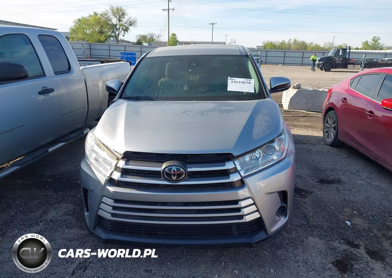 2019 Toyota Highlander Le VIN:5TDZARFHXKS057232 - 12