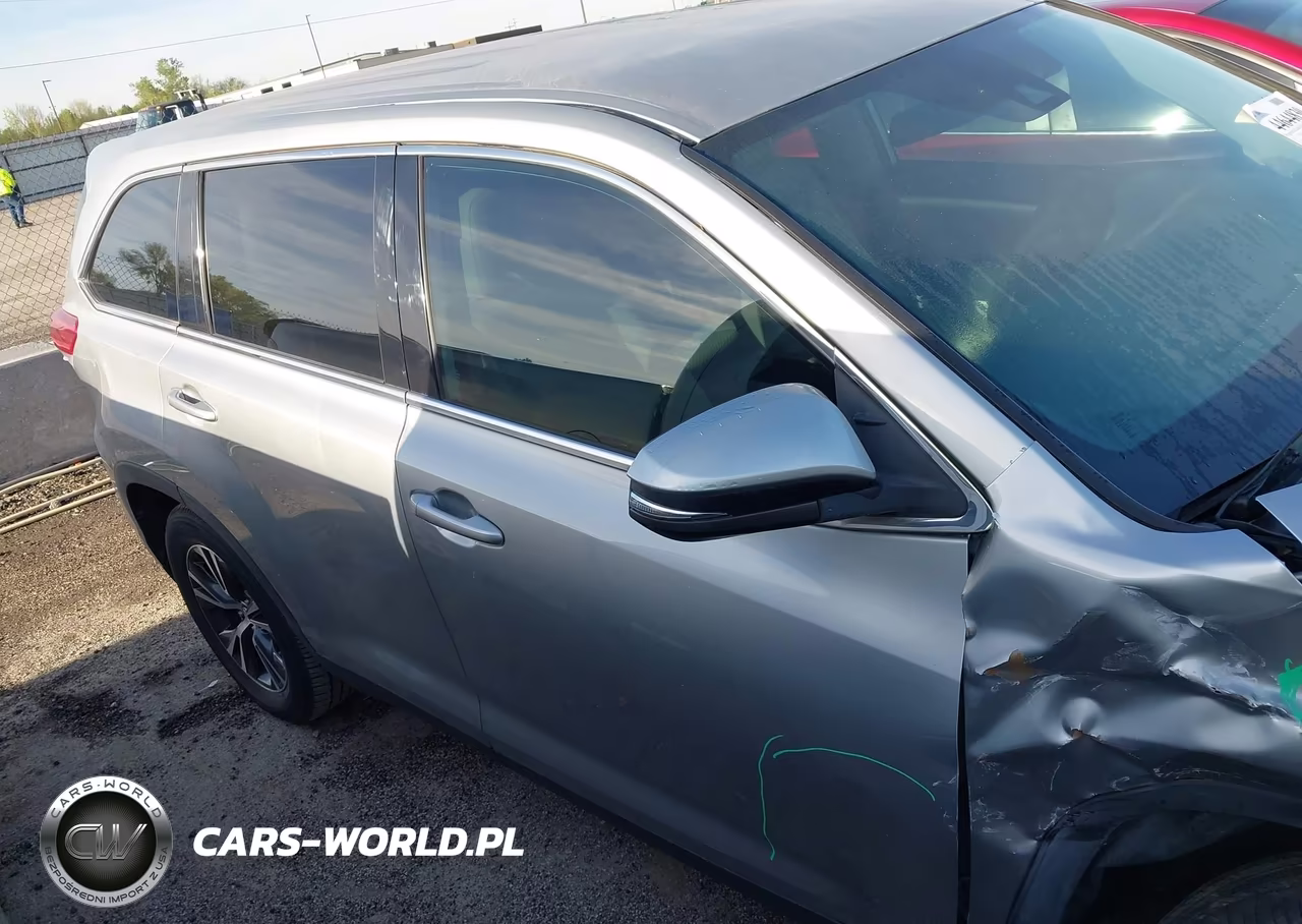 2019 Toyota Highlander Le VIN:5TDZARFHXKS057232 - 13