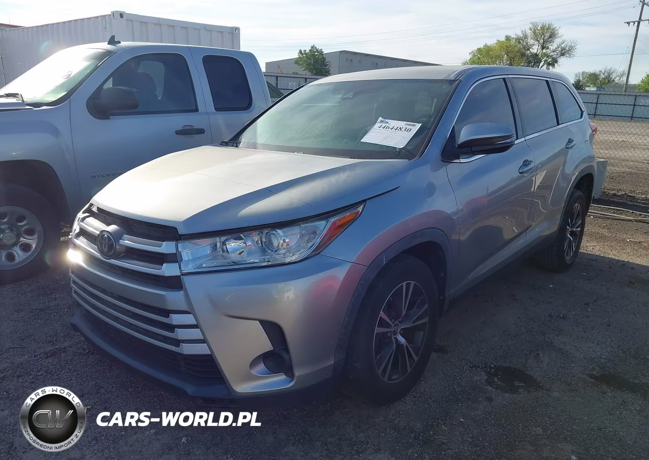 2019 Toyota Highlander Le VIN:5TDZARFHXKS057232 - 2