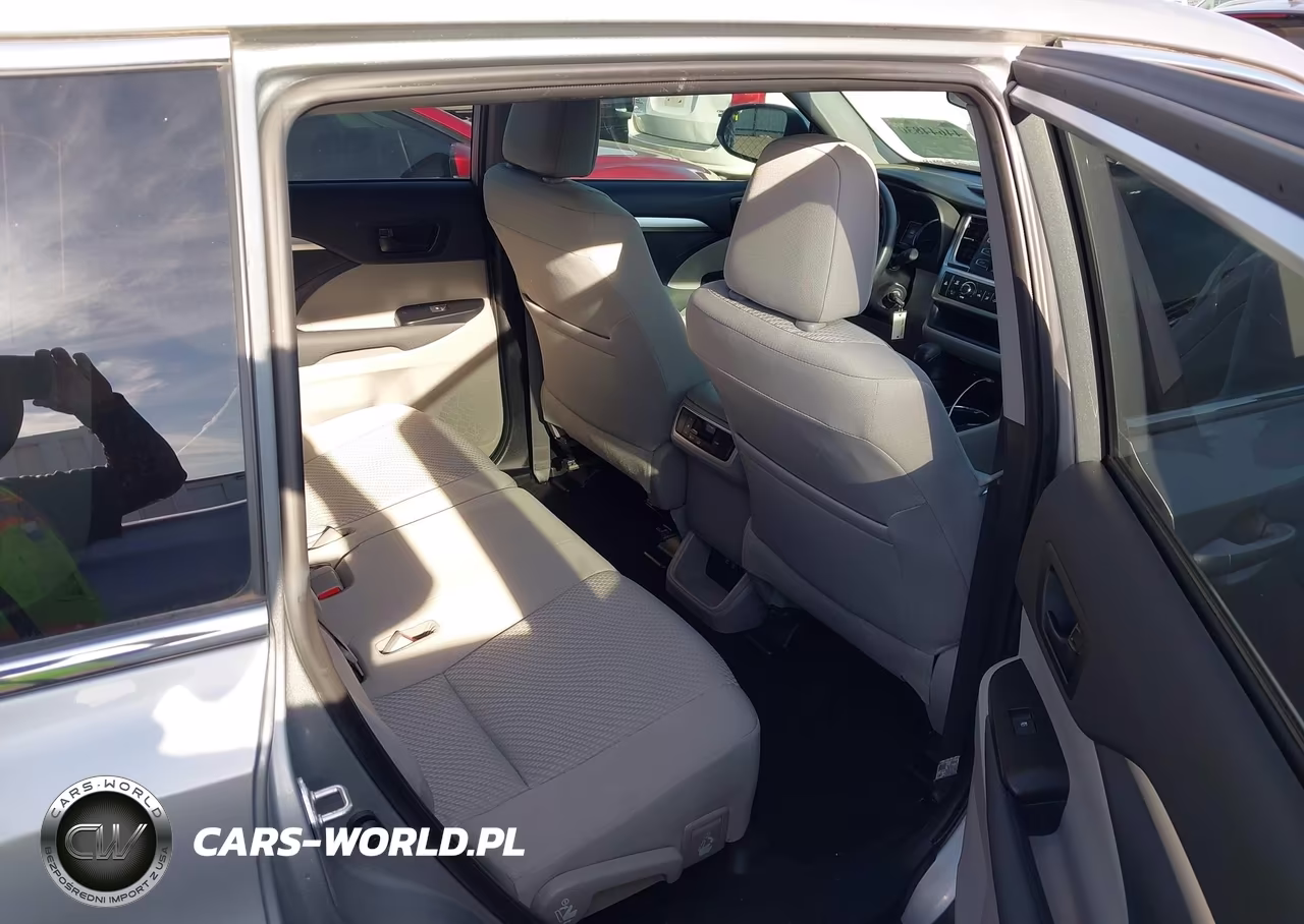 2019 Toyota Highlander Le VIN:5TDZARFHXKS057232 - 8