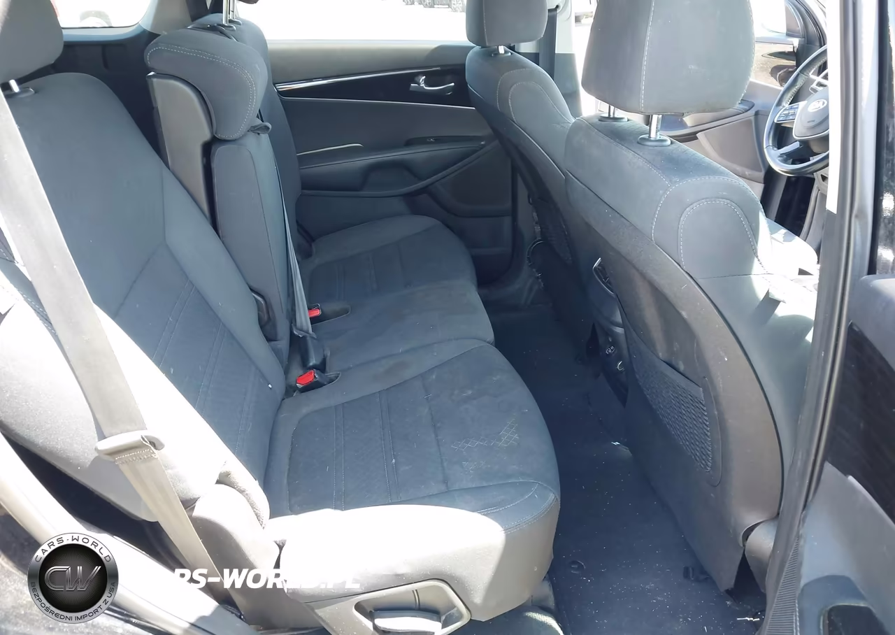 2019 Kia Sorento 3.3L S VIN:5XYPG4A58KG597763 - 8