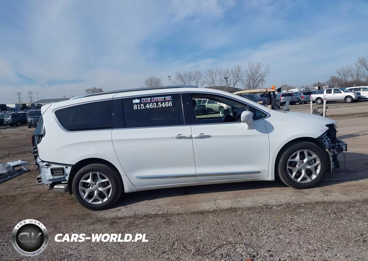 2020 Chrysler Pacifica Touring L Plus VIN:2C4RC1EG1LR138229 - 14