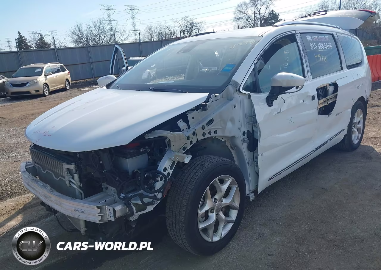 2020 Chrysler Pacifica Touring L Plus VIN:2C4RC1EG1LR138229 - 6