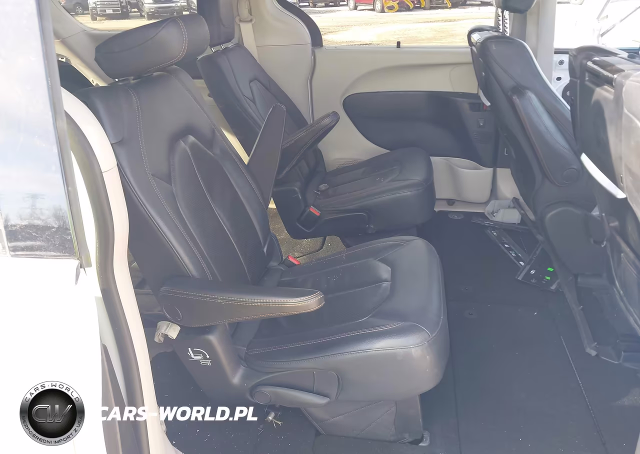 2020 Chrysler Pacifica Touring L Plus VIN:2C4RC1EG1LR138229 - 8