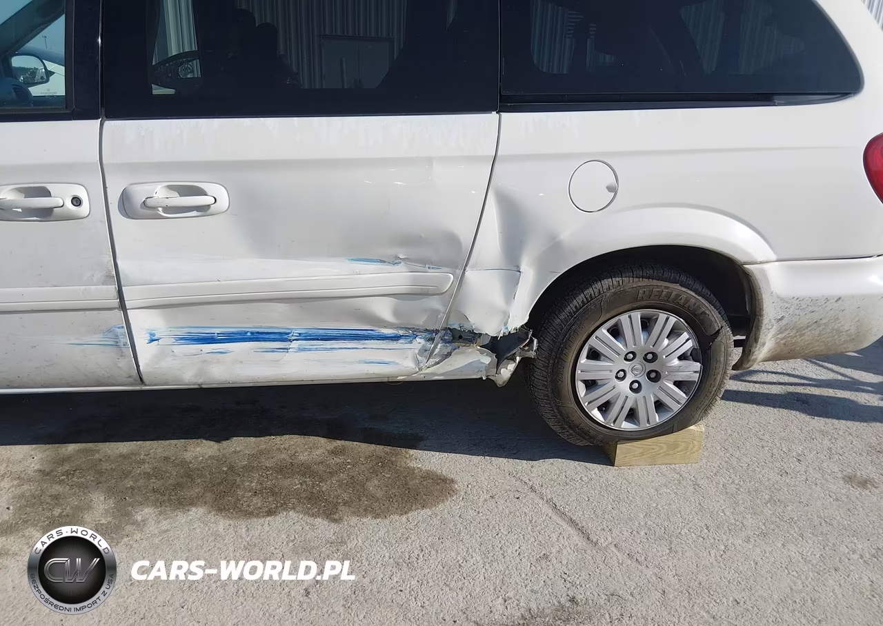 2005 Chrysler Town & Country Lx VIN:2C4GP44R35R552700 - 6