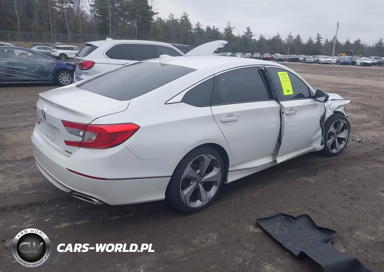 2018 Honda Accord Touring VIN:1HGCV1F98JA025591 - 4