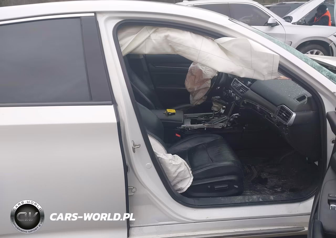 2018 Honda Accord Touring VIN:1HGCV1F98JA025591 - 5