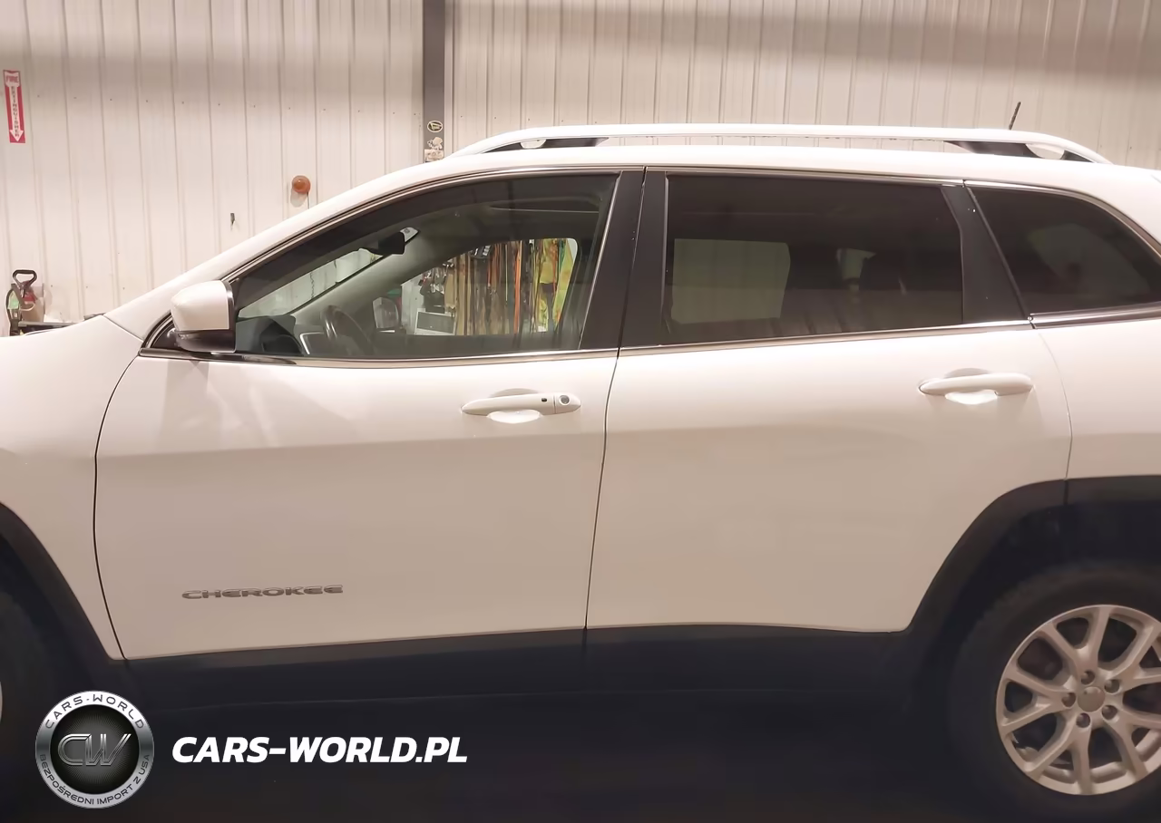 2018 Jeep Cherokee Latitude Plus 4X4 VIN:1C4PJMLXXJD515125 - 14