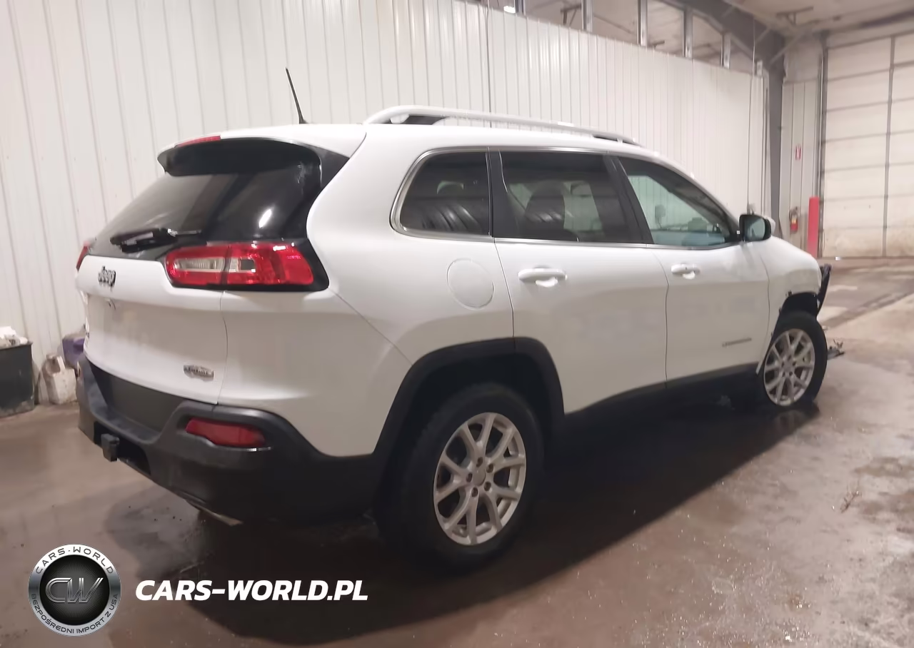 2018 Jeep Cherokee Latitude Plus 4X4 VIN:1C4PJMLXXJD515125 - 4