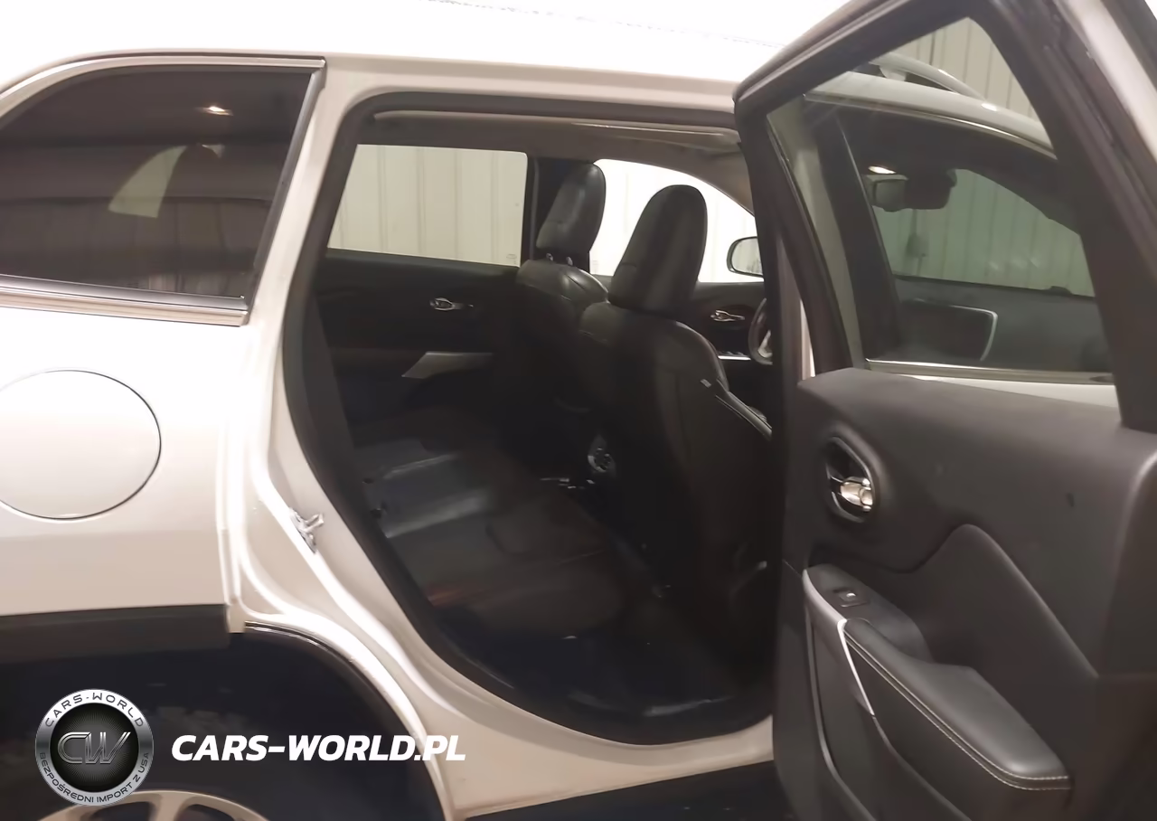 2018 Jeep Cherokee Latitude Plus 4X4 VIN:1C4PJMLXXJD515125 - 8
