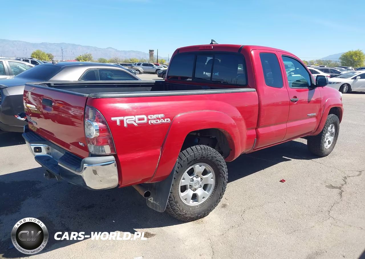 2015 Toyota Tacoma Base V6 VIN:5TFUU4EN0FX116929 - 4