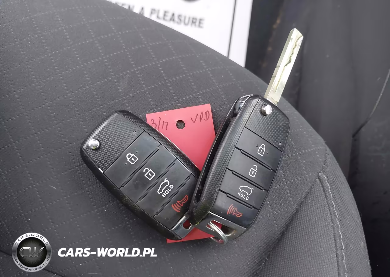2019 Kia Sorento 3.3L S VIN:5XYPGDA55KG583769 - 11