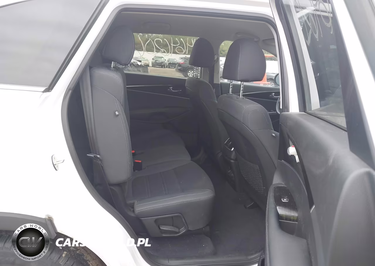 2019 Kia Sorento 3.3L S VIN:5XYPGDA55KG583769 - 8
