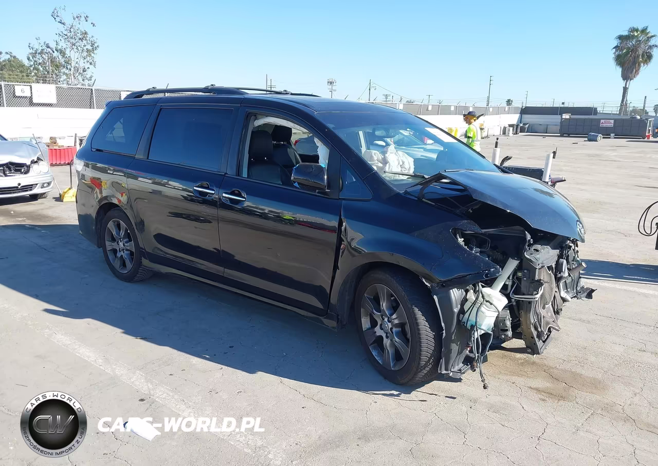 2015 Toyota Sienna Se 8 Passenger