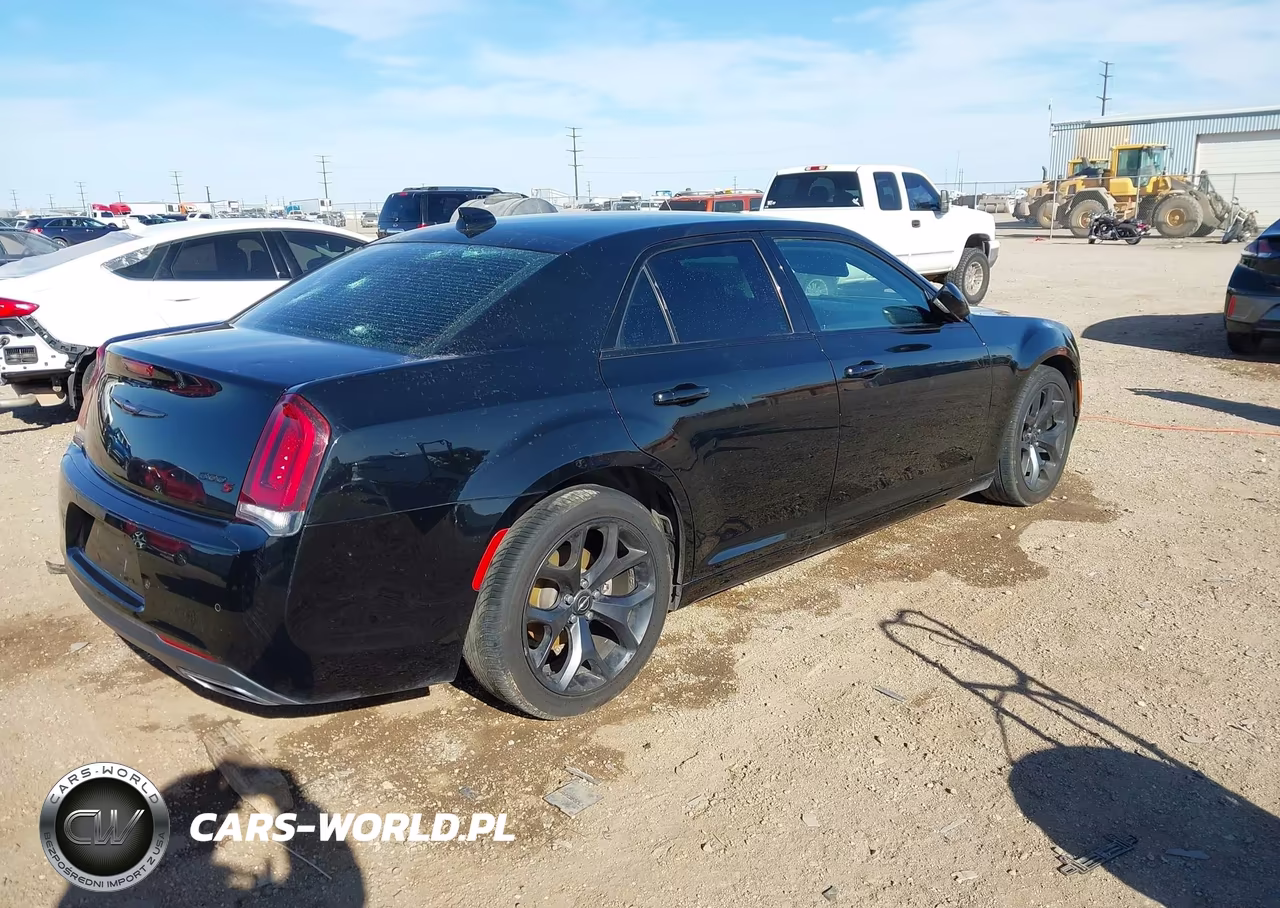 2021 Chrysler 300 300S VIN:2C3CCABG4MH545340 - 4