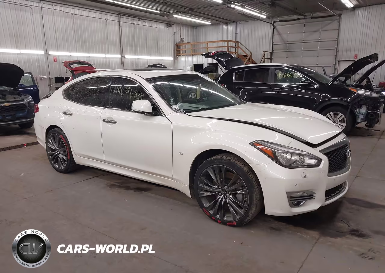 2018 Infiniti Q70 3.7X Luxe