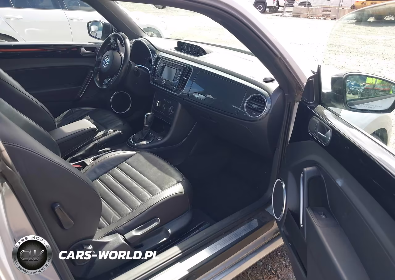2013 Volkswagen Beetle 2.0T Turbo VIN:3VWVA7ATXDM611884 - 17