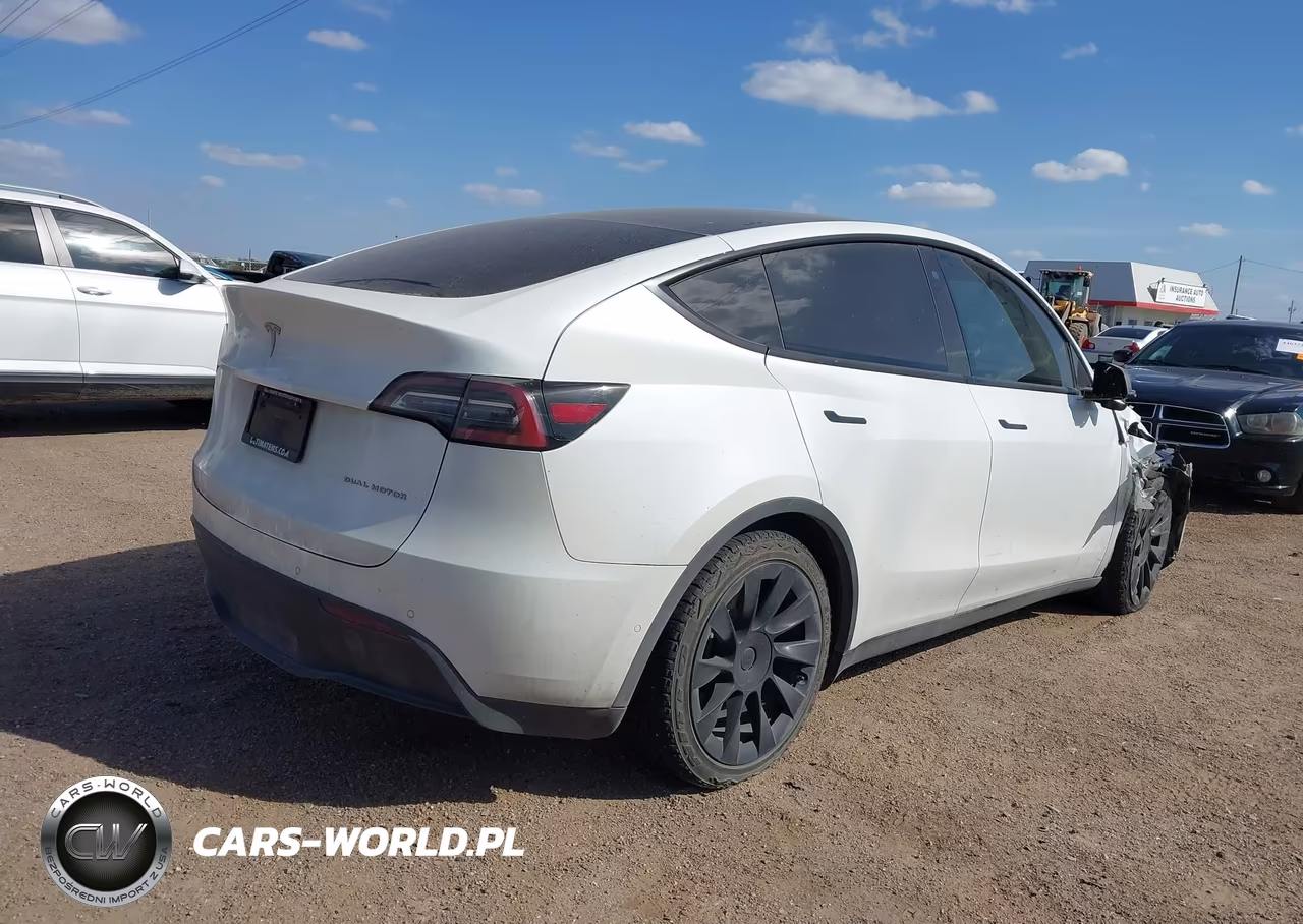 2020 Tesla Model Y VIN:5YJYGDEFXLF002864 - 4