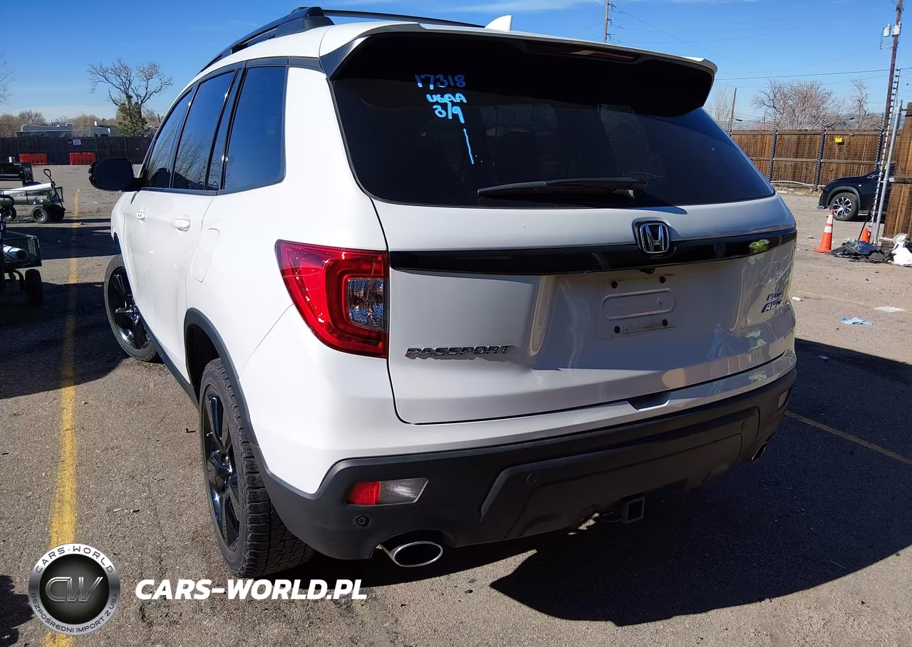 2019 Honda Passport Elite VIN:5FNYF8H02KB028066 - 3
