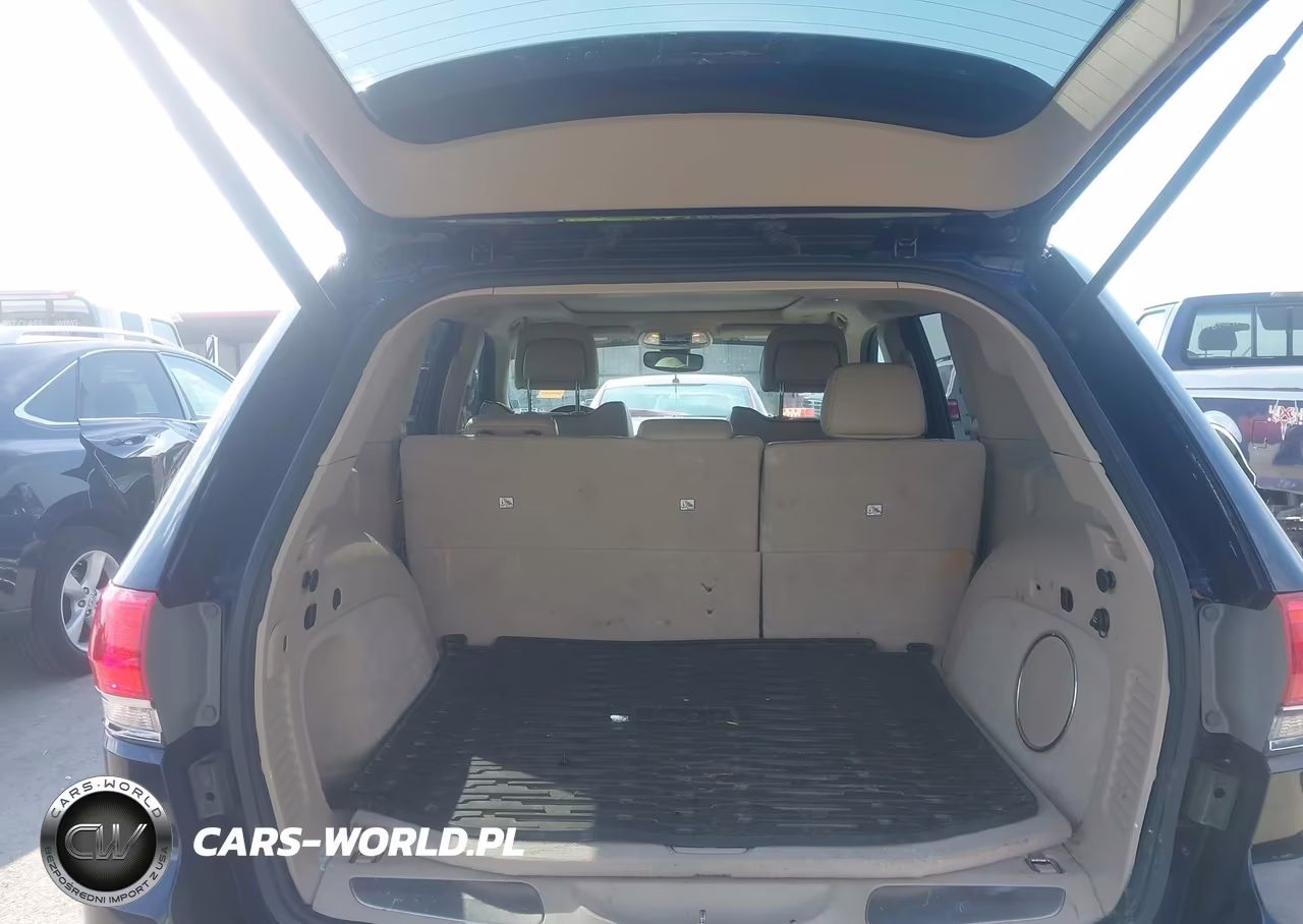 2018 Jeep Grand Cherokee Overland 4X4 VIN:1C4RJFCG2JC190108 - 18