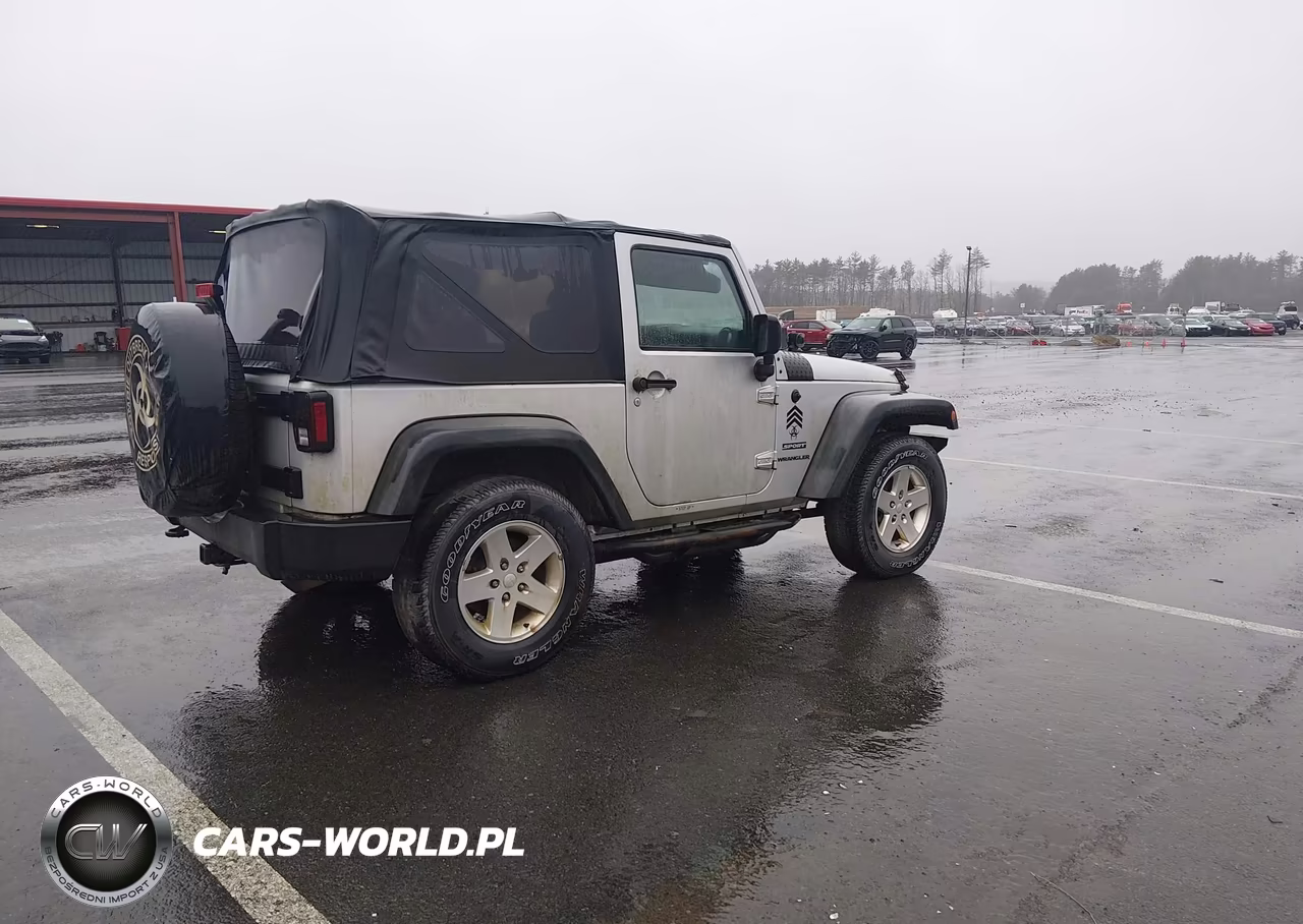 2011 Jeep Wrangler Sport VIN:1J4AA2D12BL514041 - 4