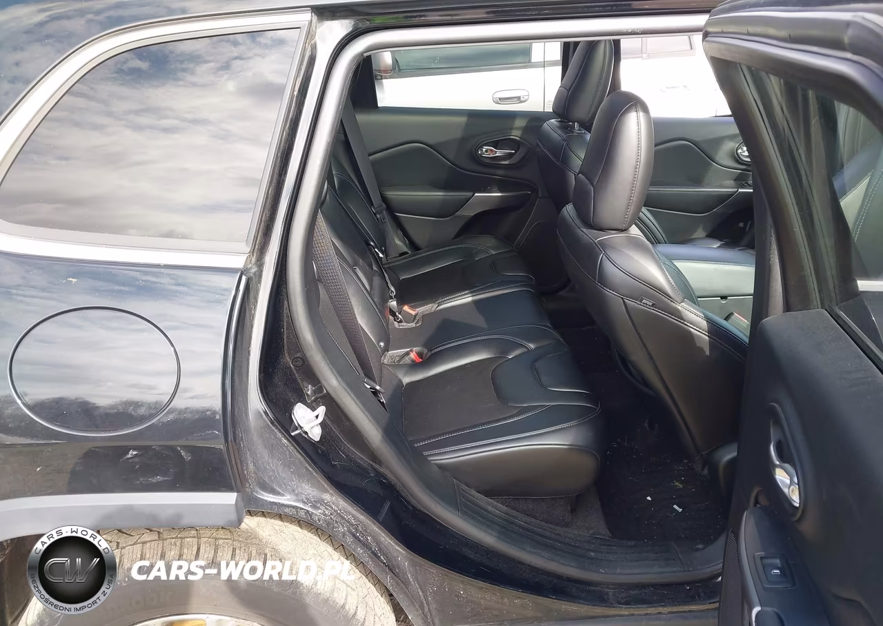 2019 Jeep Cherokee Latitude Plus 4X4 VIN:1C4PJMLB9KD174869 - 8