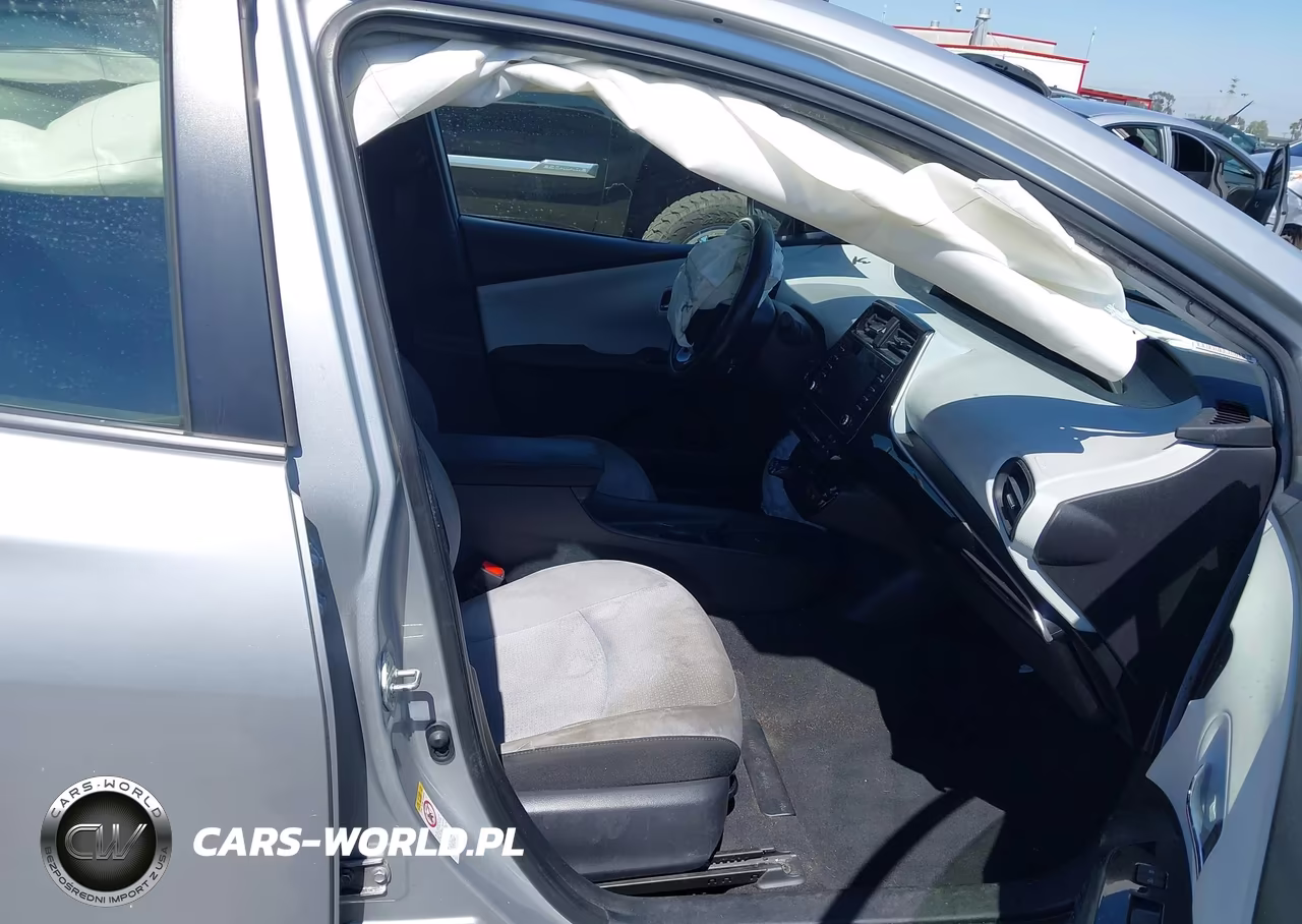 2020 Toyota Prius Le VIN:JTDKARFU7L3112219 - 5