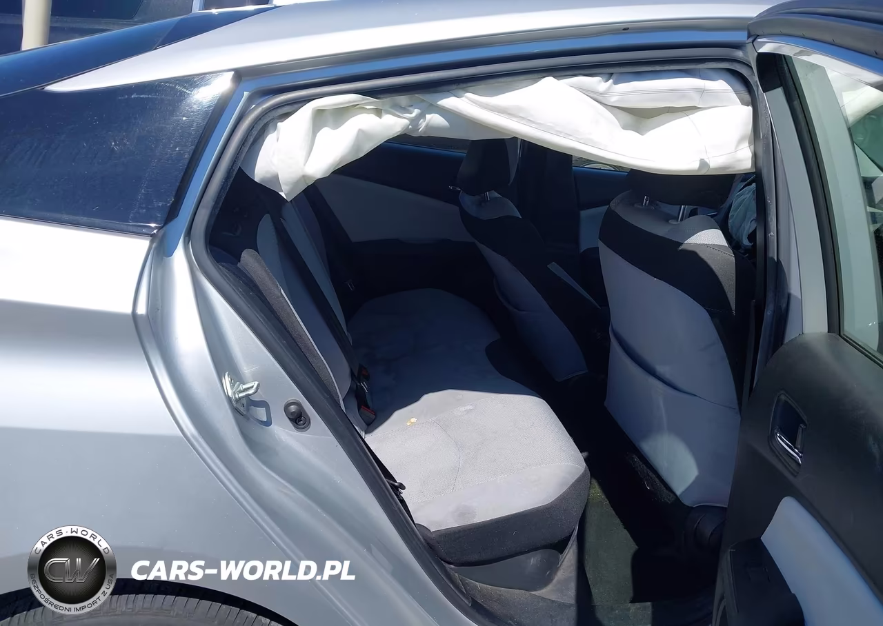 2020 Toyota Prius Le VIN:JTDKARFU7L3112219 - 8