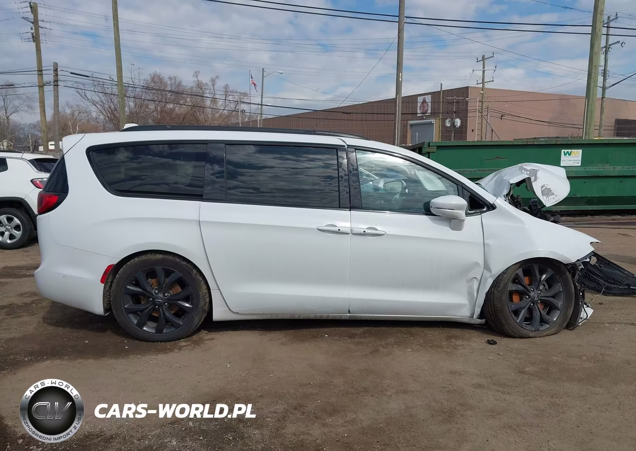 2018 Chrysler Pacifica Limited VIN:2C4RC1GG0JR289234 - 13