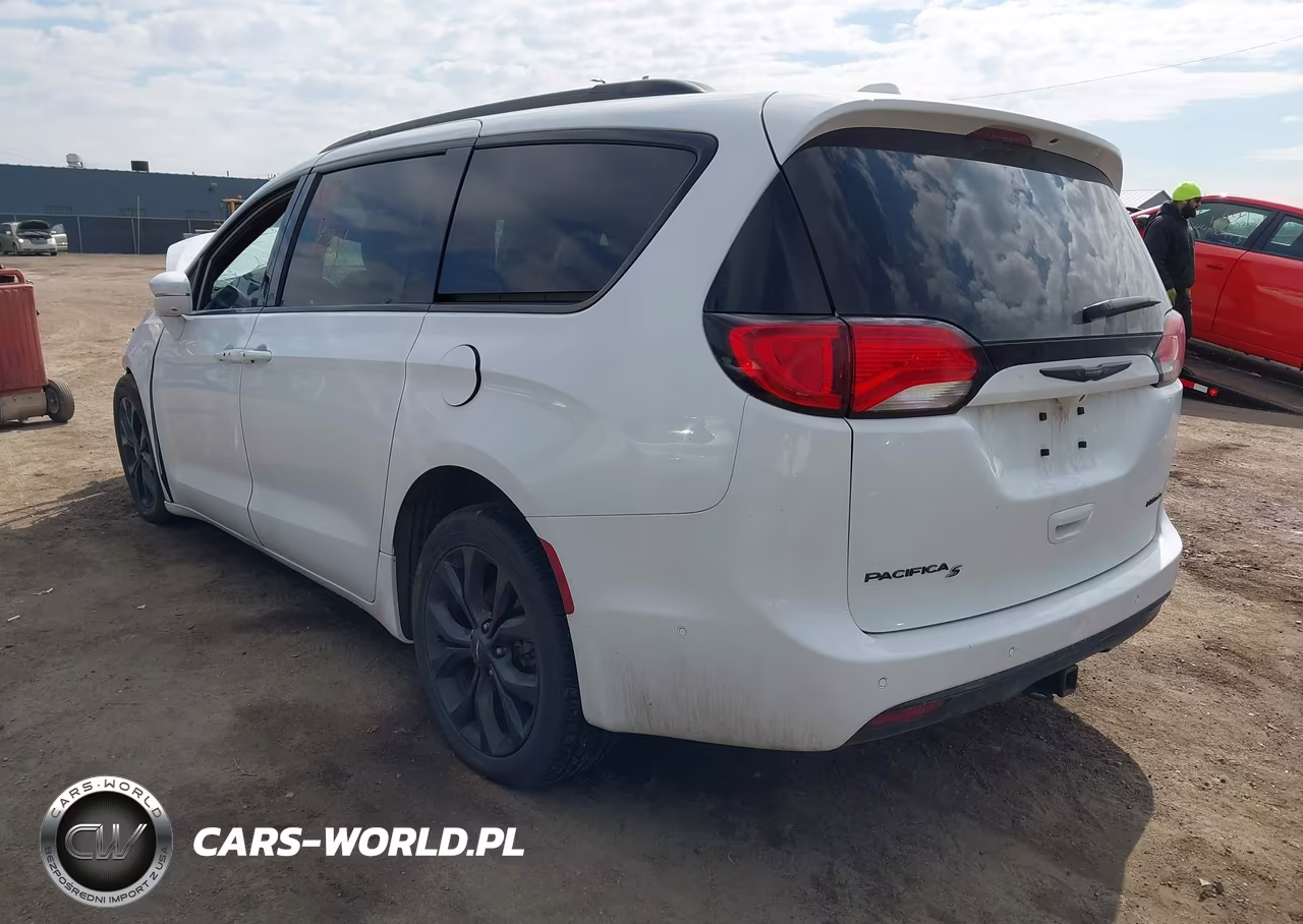 2018 Chrysler Pacifica Limited VIN:2C4RC1GG0JR289234 - 3