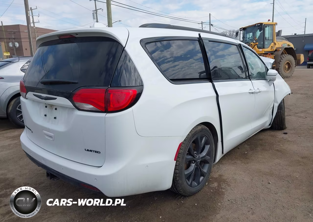 2018 Chrysler Pacifica Limited VIN:2C4RC1GG0JR289234 - 4