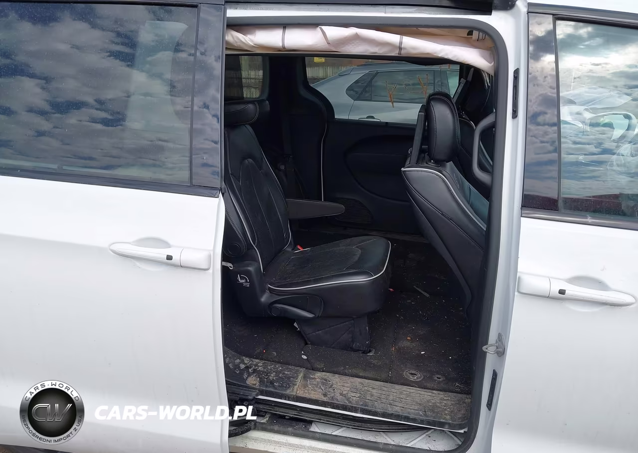 2018 Chrysler Pacifica Limited VIN:2C4RC1GG0JR289234 - 8