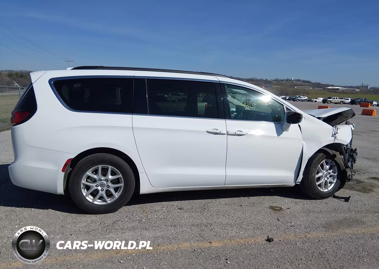 2022 Chrysler Pacifica Touring L VIN:2C4RC1BG2NR114867 - 13