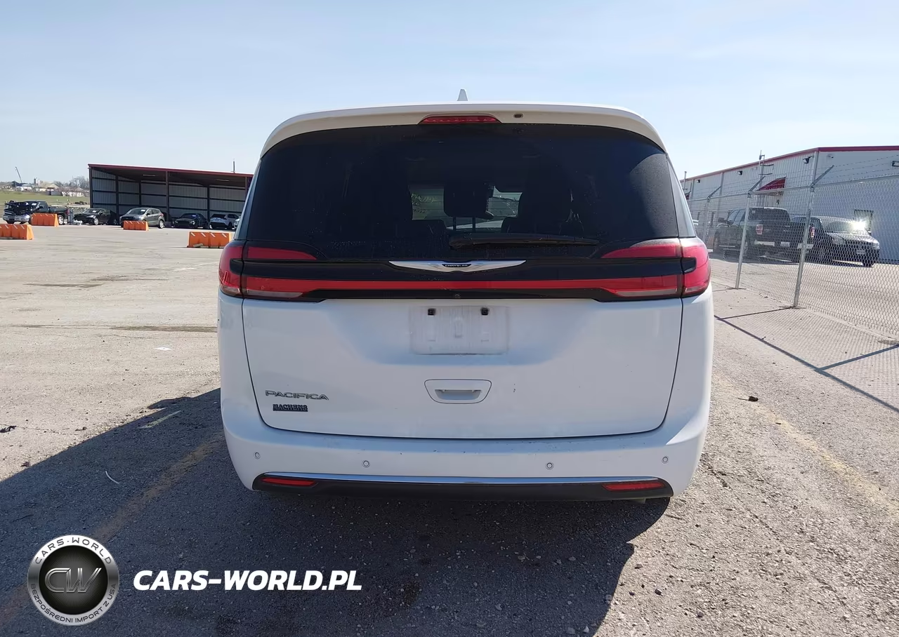 2022 Chrysler Pacifica Touring L VIN:2C4RC1BG2NR114867 - 16