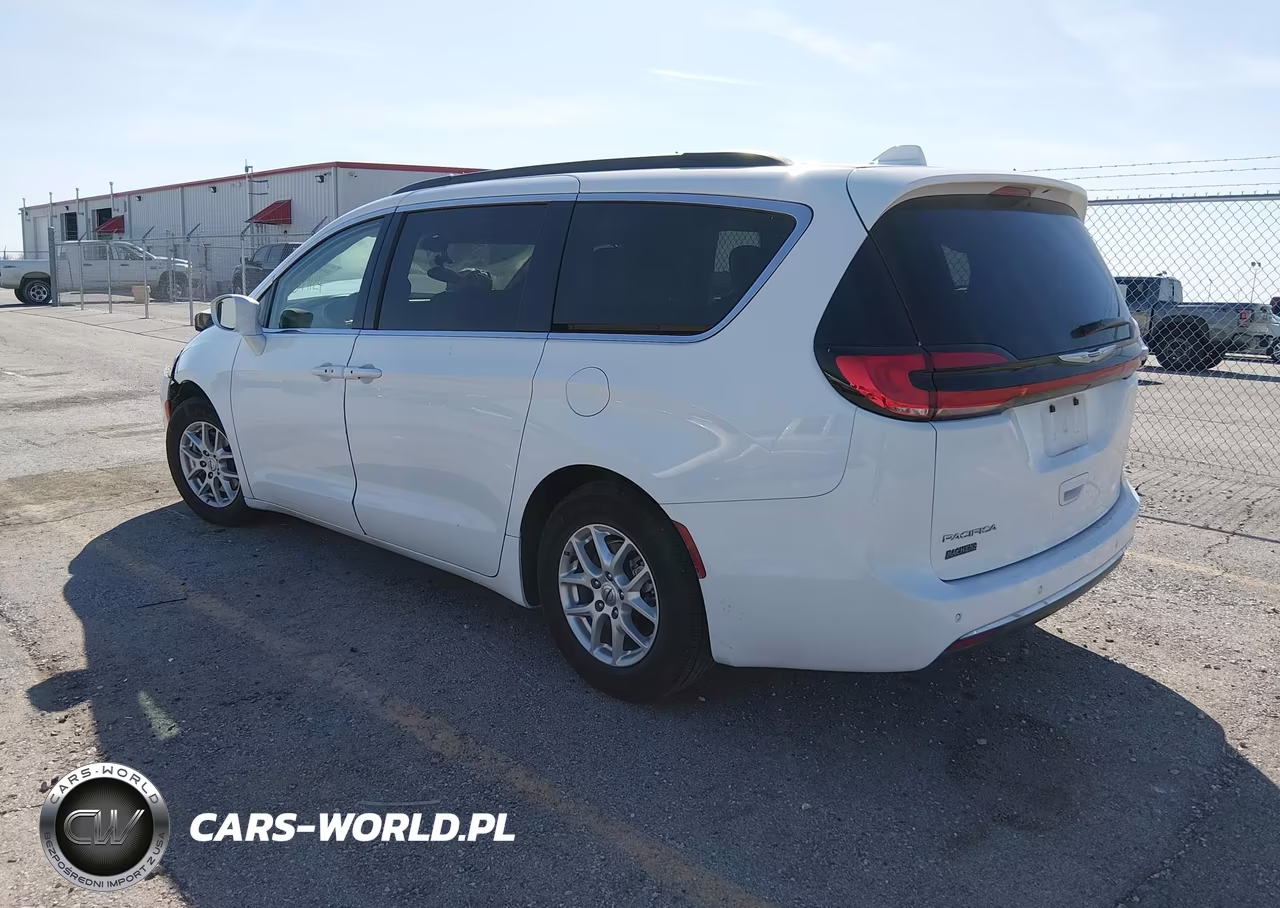 2022 Chrysler Pacifica Touring L VIN:2C4RC1BG2NR114867 - 3