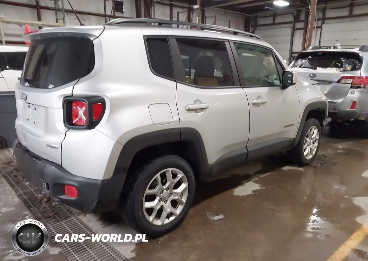 2017 Jeep Renegade Latitude 4X4 VIN:ZACCJBBBXHPG44423 - 4