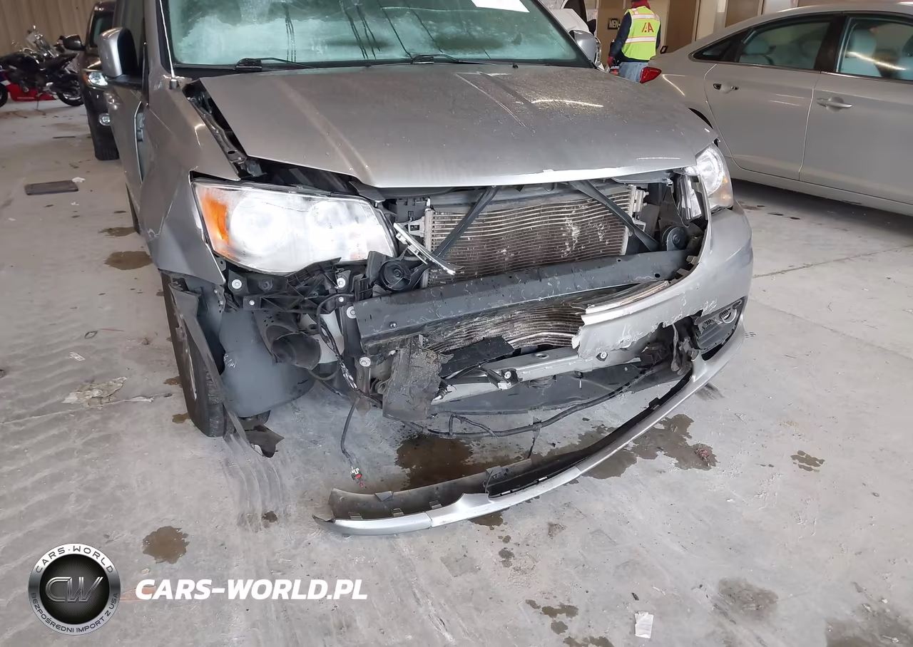 2016 Chrysler Town & Country Touring VIN:2C4RC1BG0GR287077 - 6